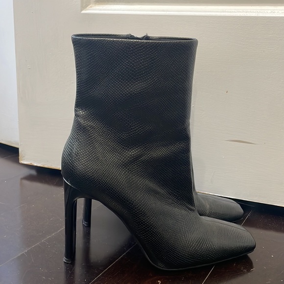Zara black booties worn once - Picture 2 of 3